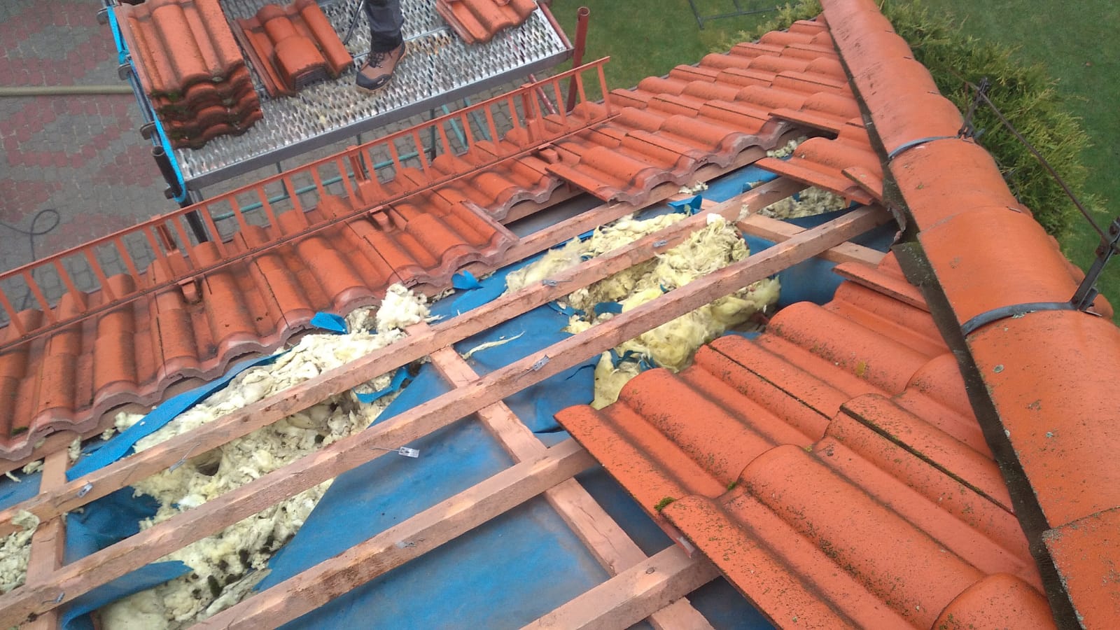 Naprawa izolacji dachu po kunie